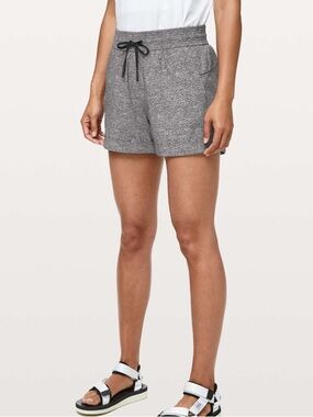 Lululemon spring breakaway short ll 3”